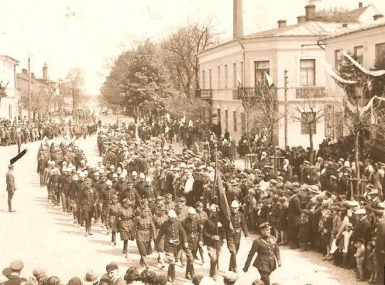 Odzyskanie niepodległości. Defilada